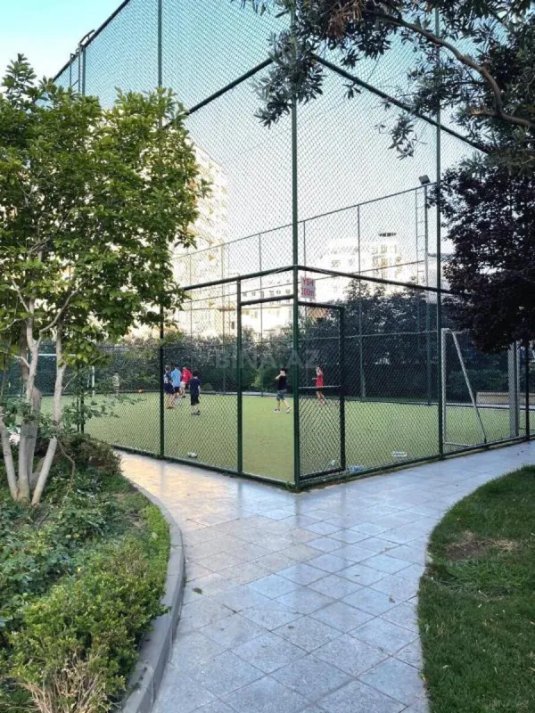 Satılır 4 otaqlı mənzil 205 m²