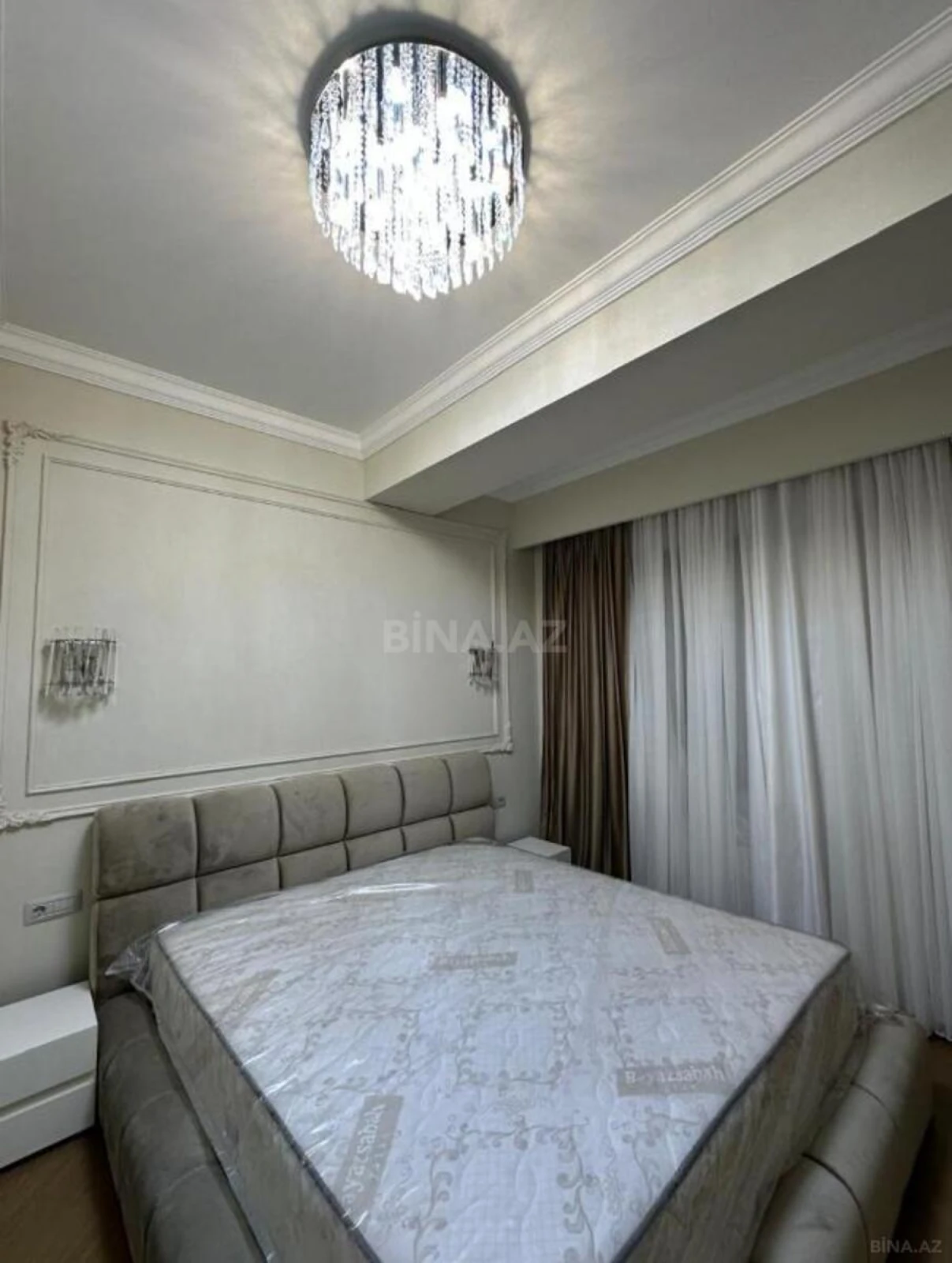 Satılır 4 otaqlı mənzil 205 m²