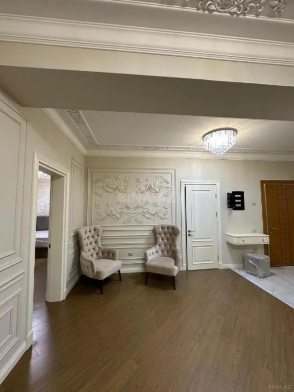 Satılır 4 otaqlı mənzil 205 m²