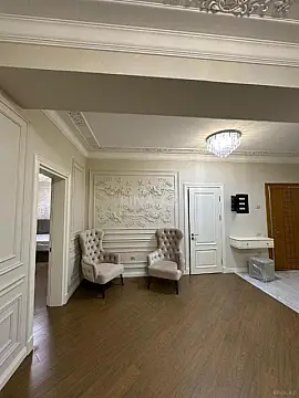 Satılır 4 otaqlı mənzil 205 m²