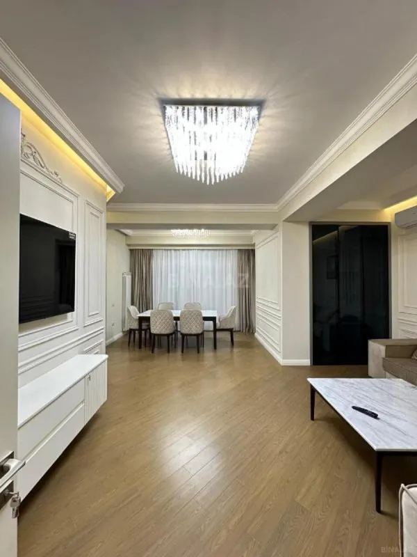 Satılır 4 otaqlı mənzil 205 m²