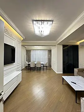 Satılır 4 otaqlı mənzil 205 m²