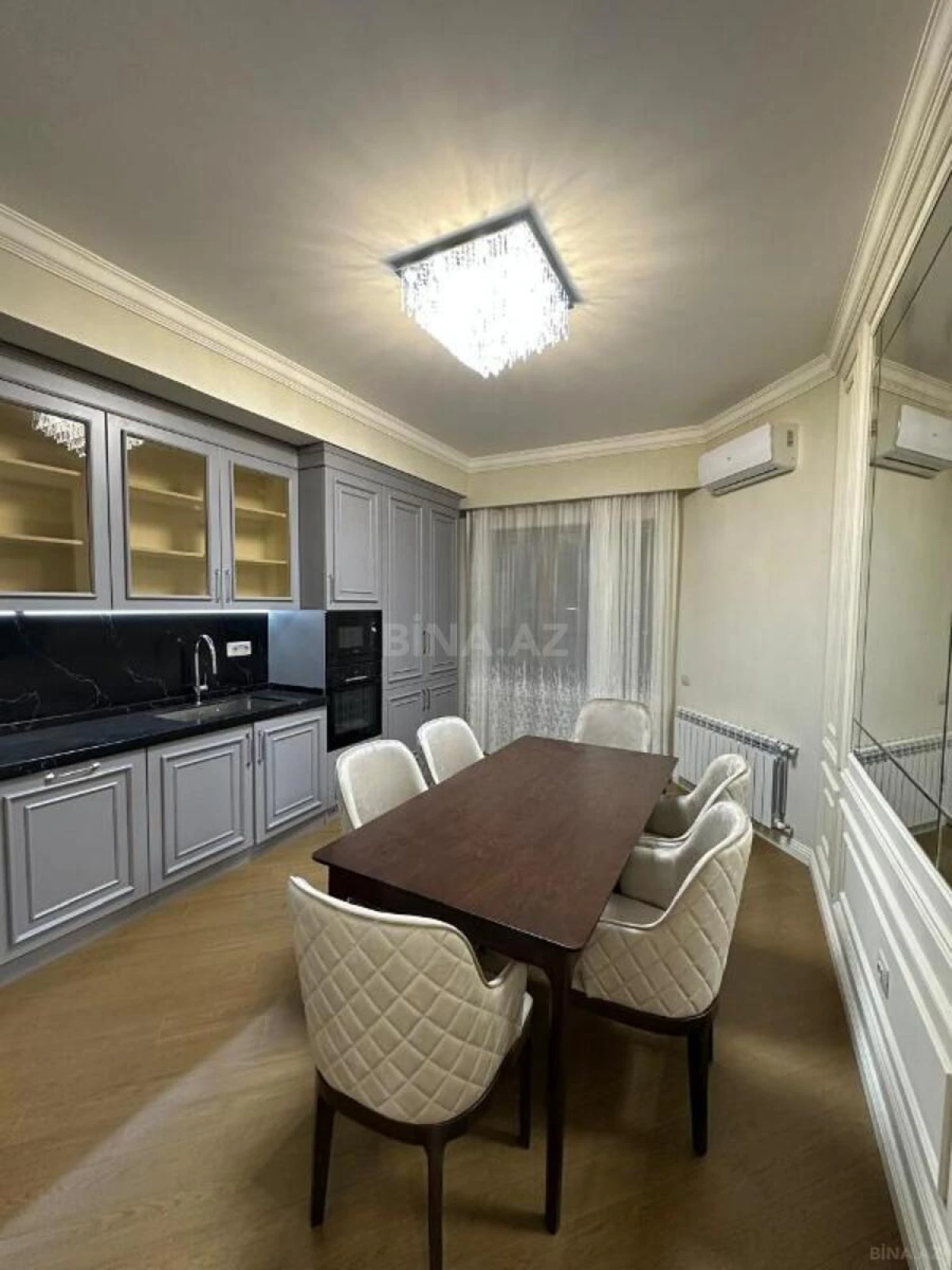 Satılır 4 otaqlı mənzil 205 m²