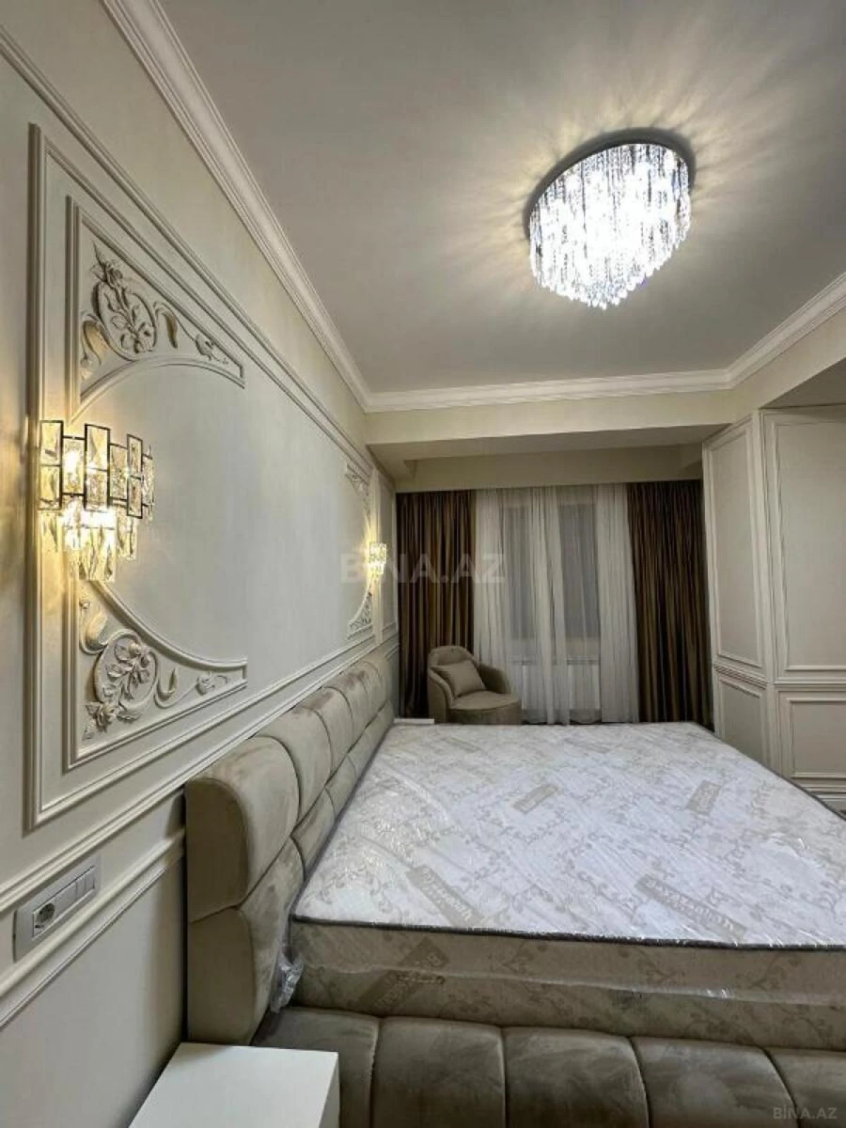 Satılır 4 otaqlı mənzil 205 m²