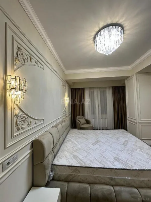 Satılır 4 otaqlı mənzil 205 m²