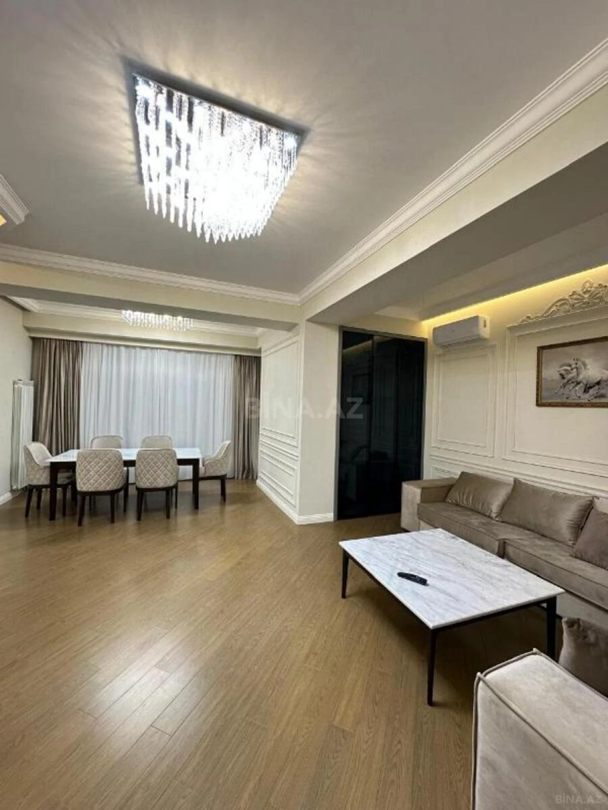 Satılır 4 otaqlı mənzil 205 m²