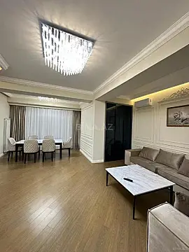 Satılır 4 otaqlı mənzil 205 m²