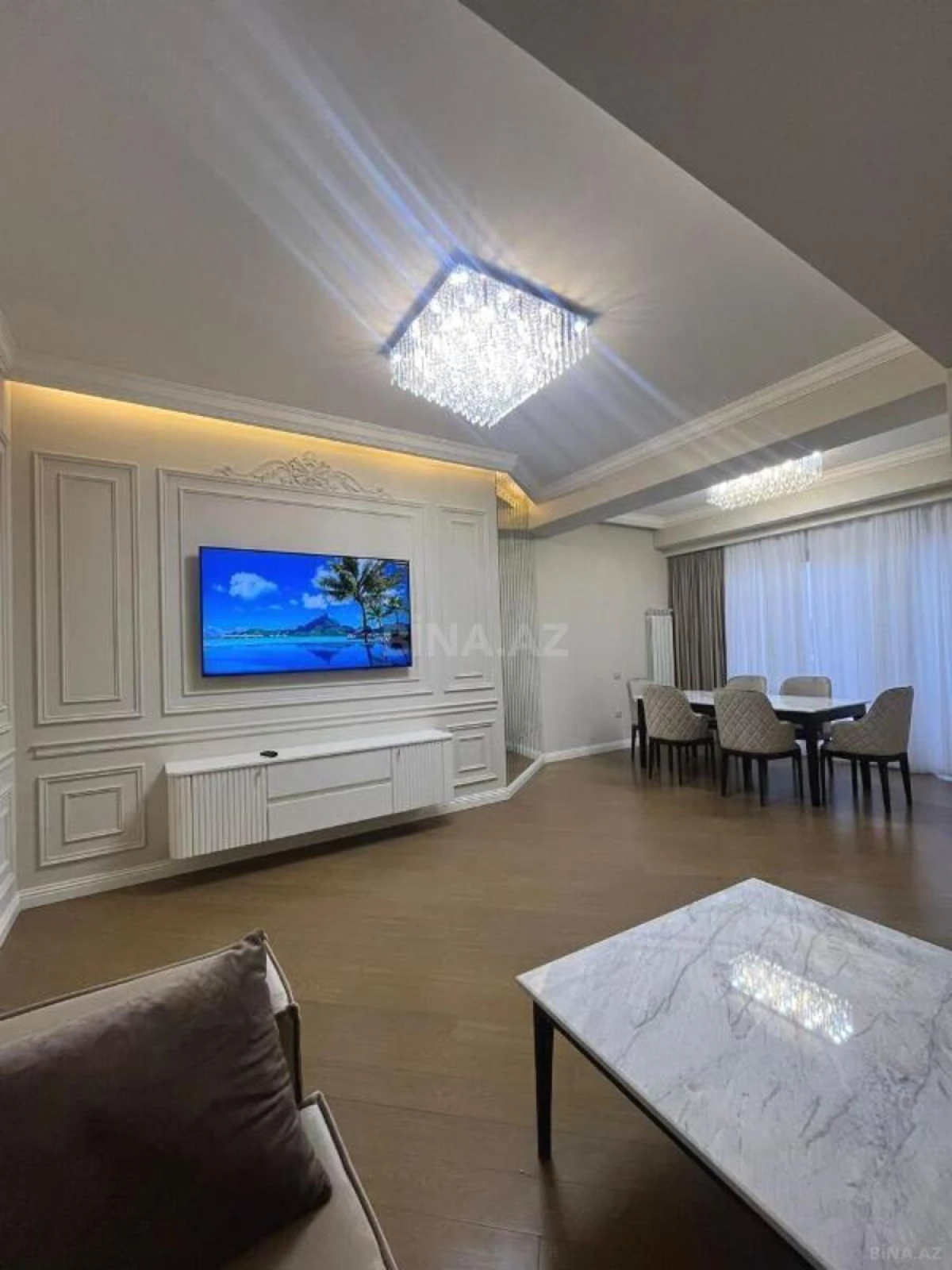 Satılır 4 otaqlı mənzil 205 m²