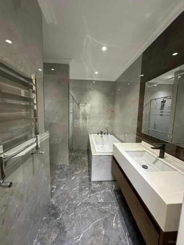 Satılır 4 otaqlı mənzil 205 m²