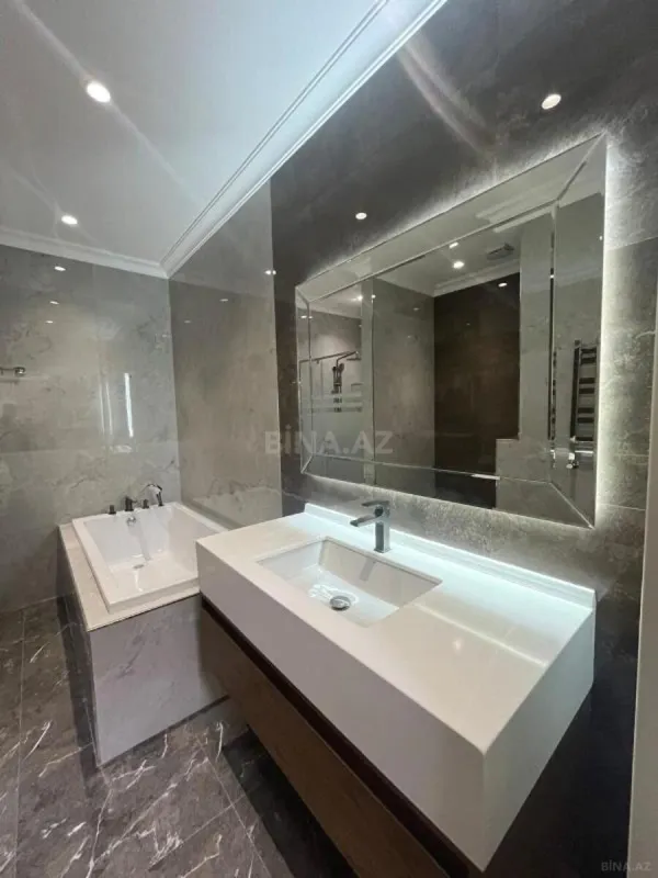 Satılır 4 otaqlı mənzil 205 m²