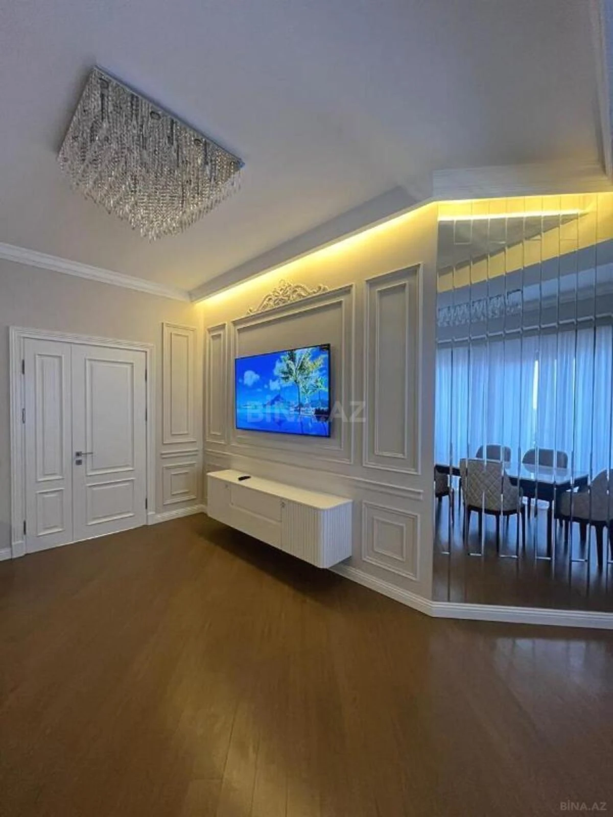 Satılır 4 otaqlı mənzil 205 m²