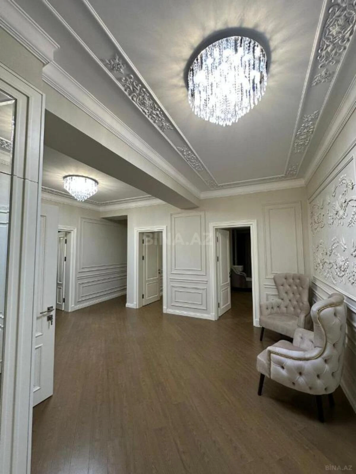 Satılır 4 otaqlı mənzil 205 m²