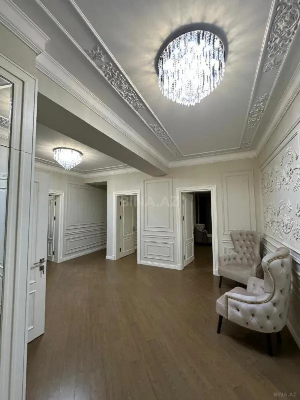 Satılır 4 otaqlı mənzil 205 m²