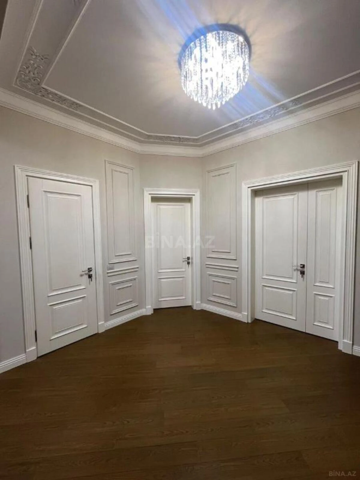 Satılır 4 otaqlı mənzil 205 m²