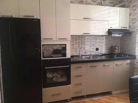 Satılır 7 otaqlı həyət evi 500 m²