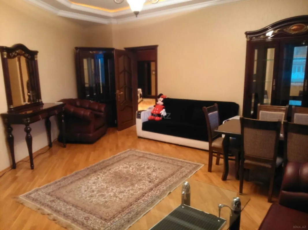 Satılır 7 otaqlı həyət evi 500 m²