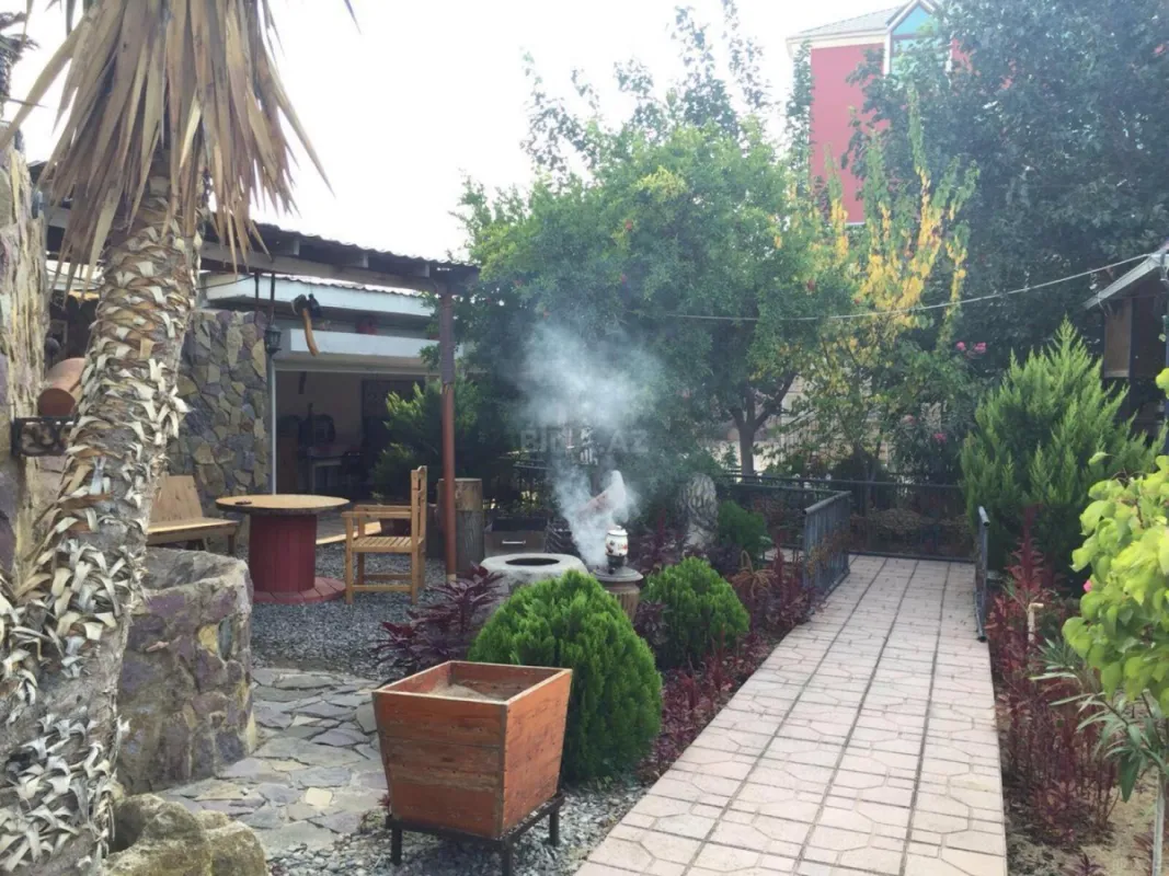 Satılır 7 otaqlı həyət evi 500 m²