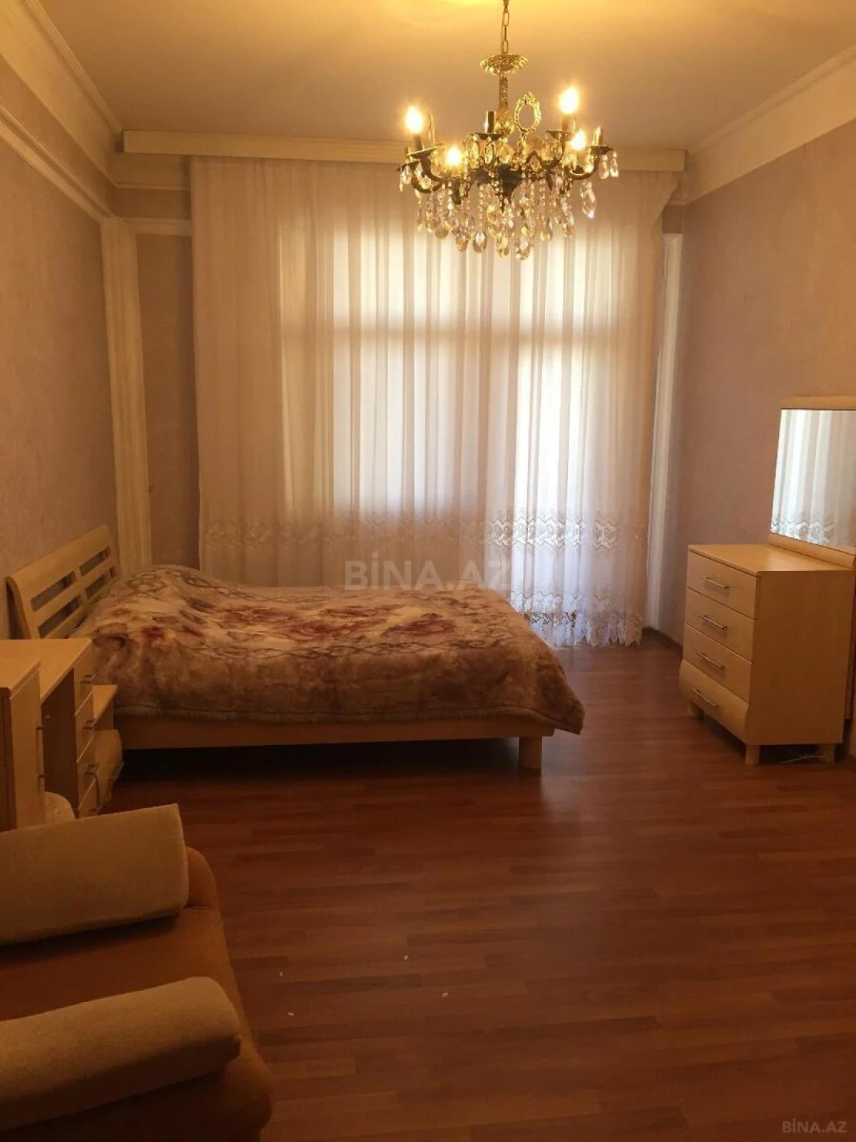 Satılır 7 otaqlı həyət evi 500 m²