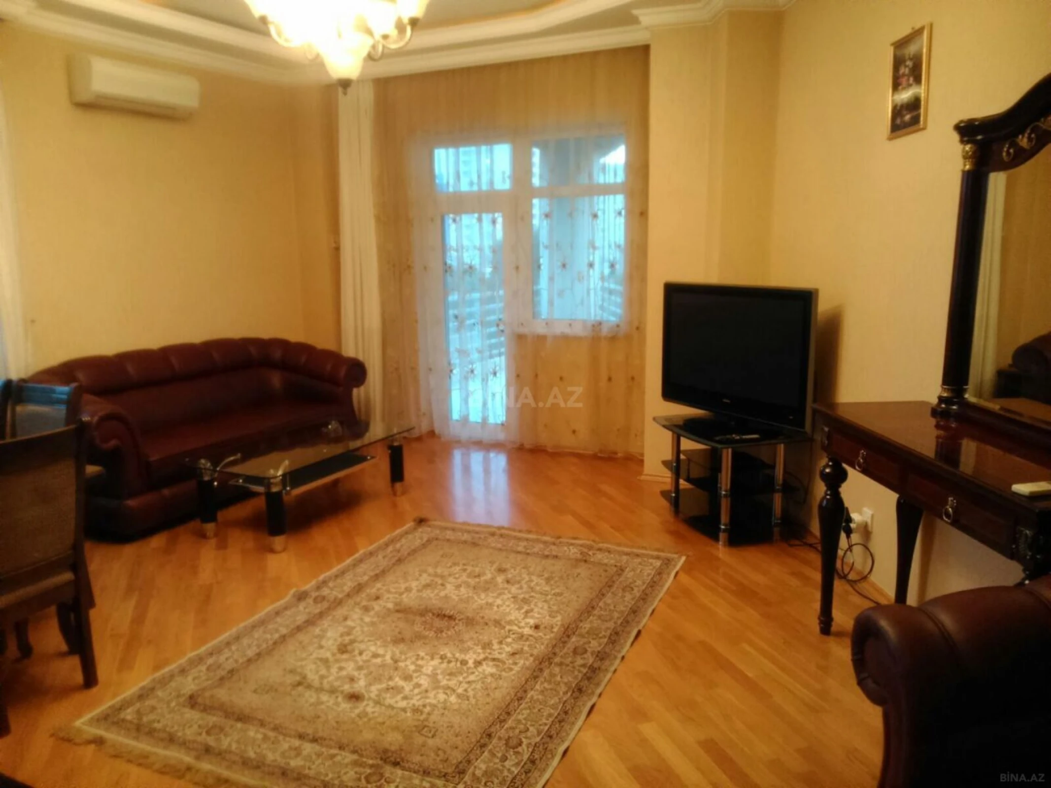Satılır 7 otaqlı həyət evi 500 m²