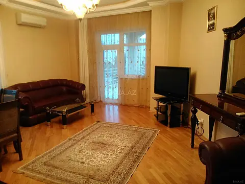 Satılır 7 otaqlı həyət evi 500 m²