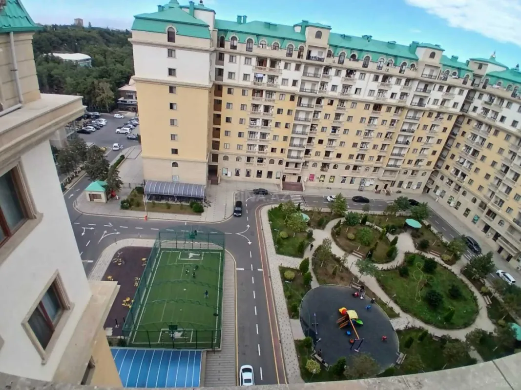 Satılır 4 otaqlı mənzil 105 m²