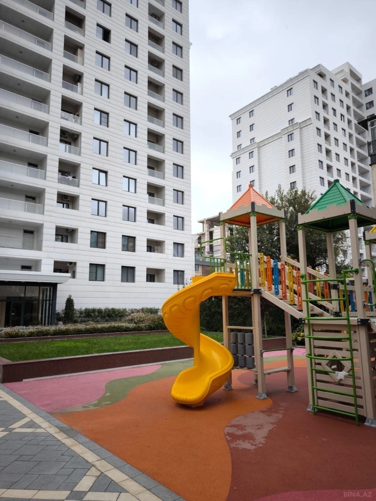 Satılır 3 otaqlı mənzil 74 m²