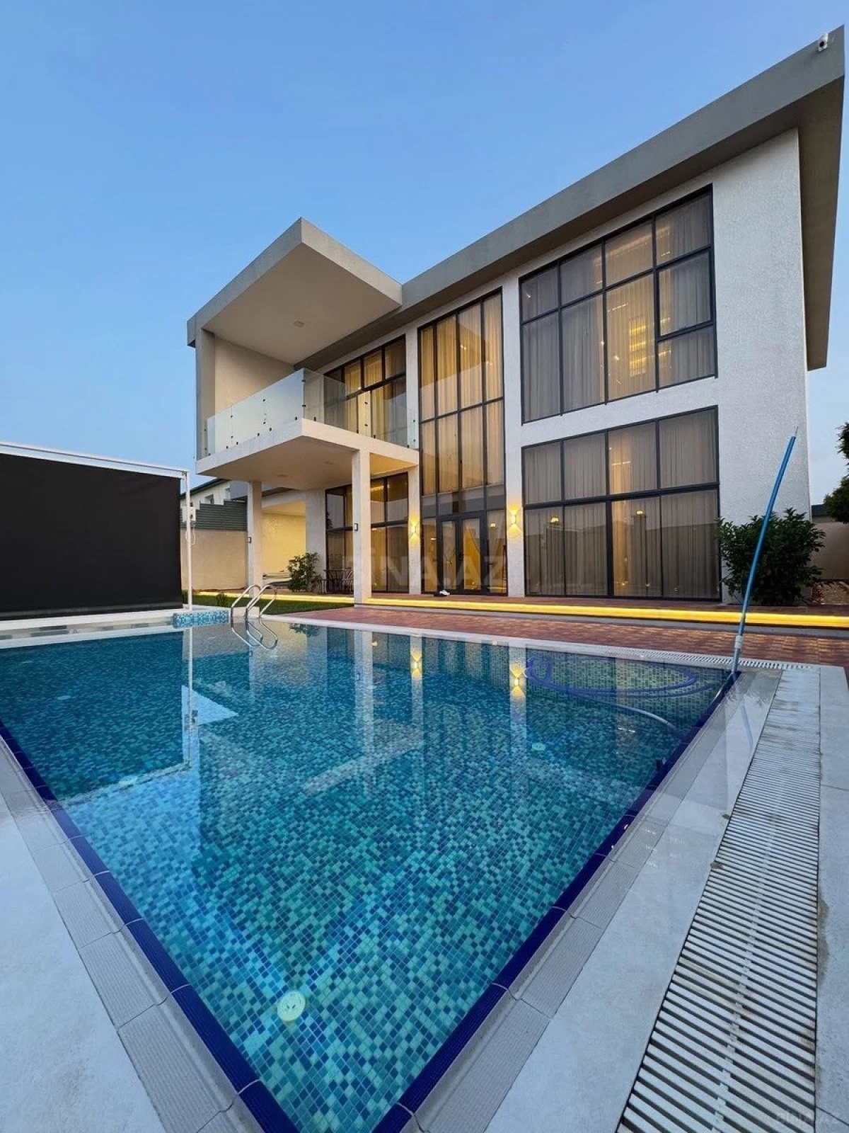 Kirayə verilir 5 otaqlı həyət evi 400 m²