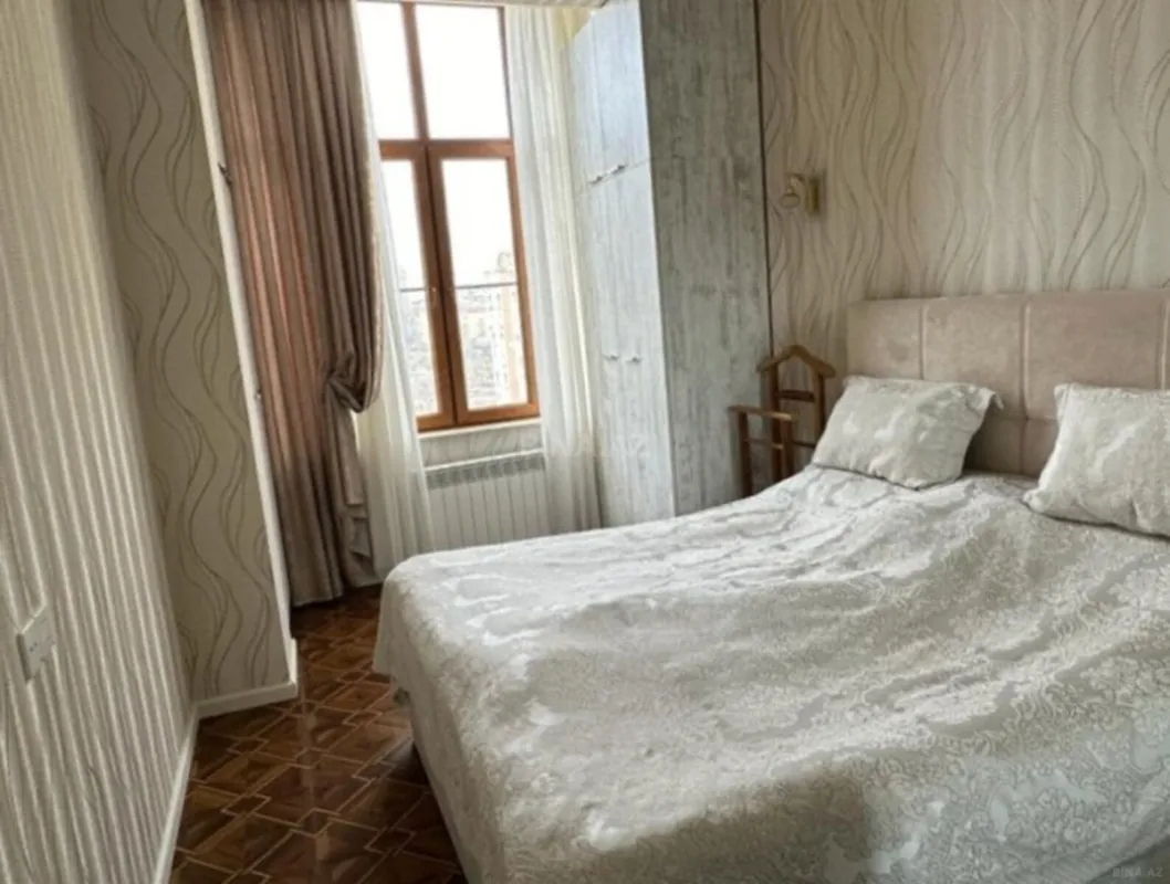 Satılır 2 otaqlı mənzil 80 m²