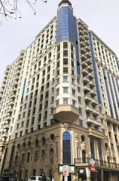 Satılır 5 otaqlı mənzil 242 m²