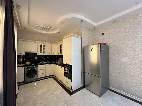 Satılır 6 otaqlı həyət evi 300 m²