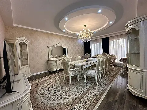 Satılır 6 otaqlı həyət evi 300 m²