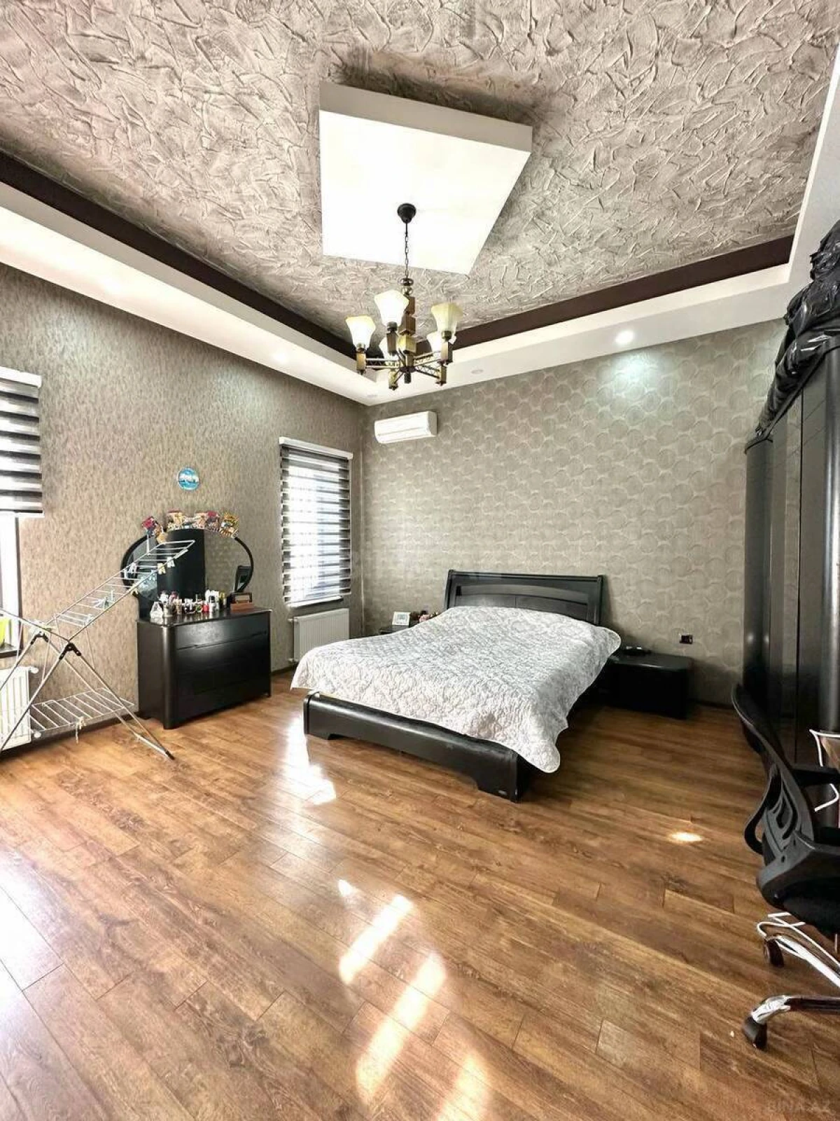 Satılır 6 otaqlı həyət evi 300 m²