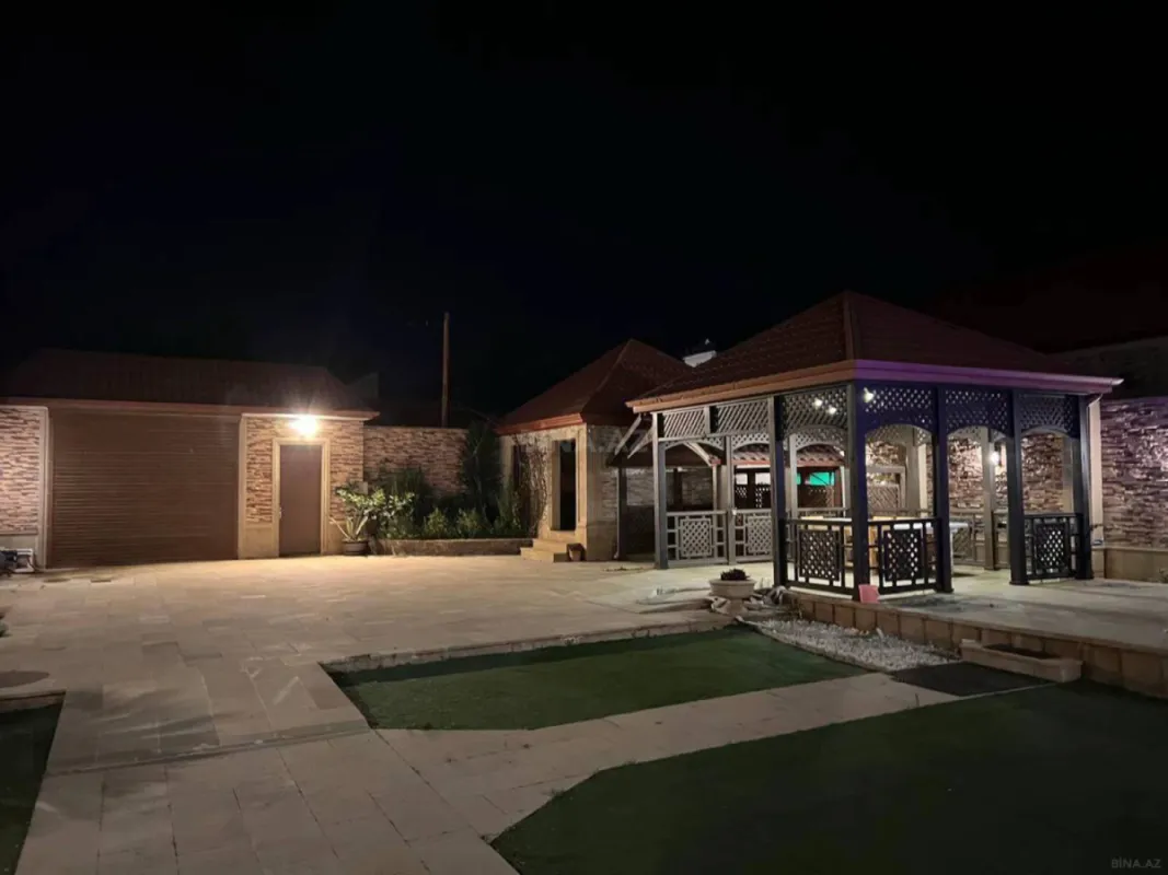 Satılır 6 otaqlı həyət evi 300 m²