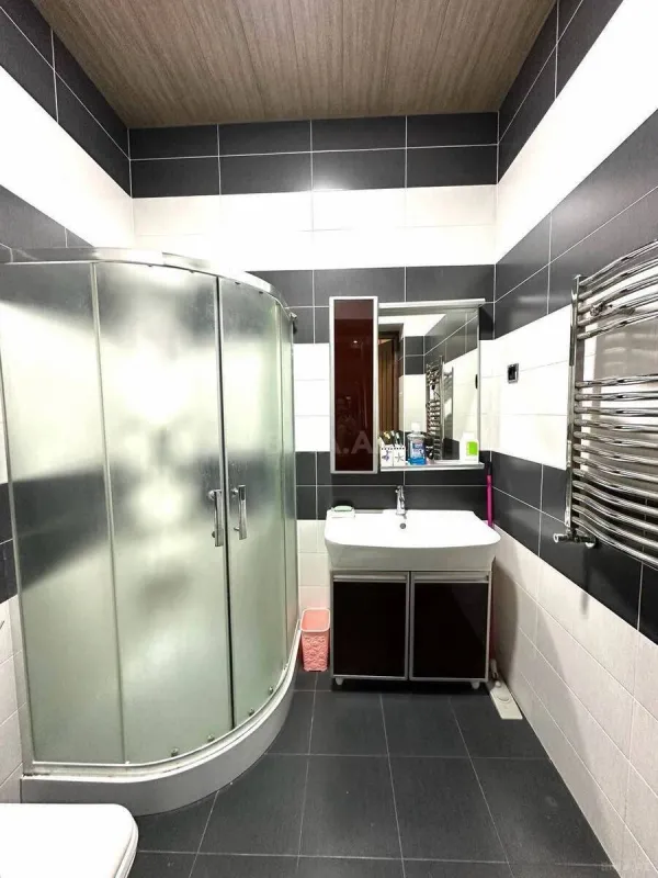 Satılır 6 otaqlı həyət evi 300 m²