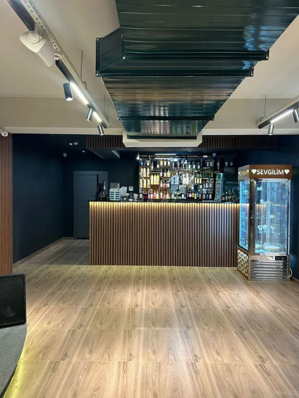 Satılır obyekt 550 m²