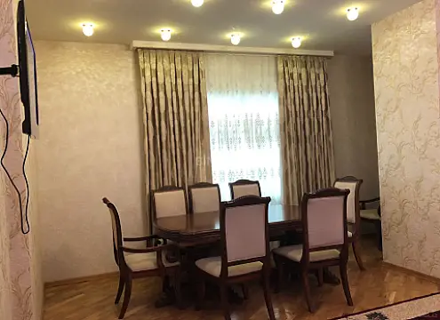 Kirayə verilir 2 otaqlı mənzil 70 m²