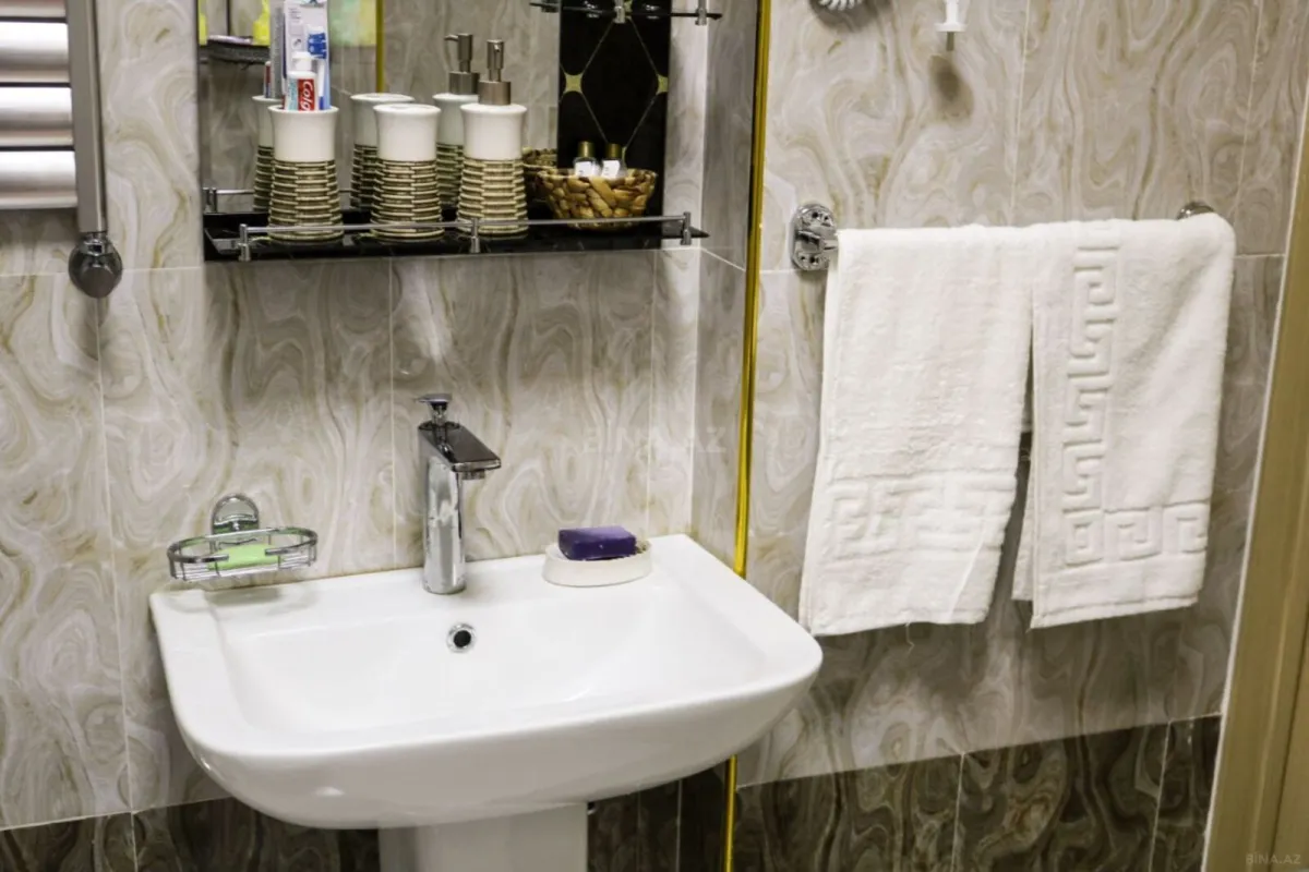 Kirayə verilir 2 otaqlı mənzil 70 m²