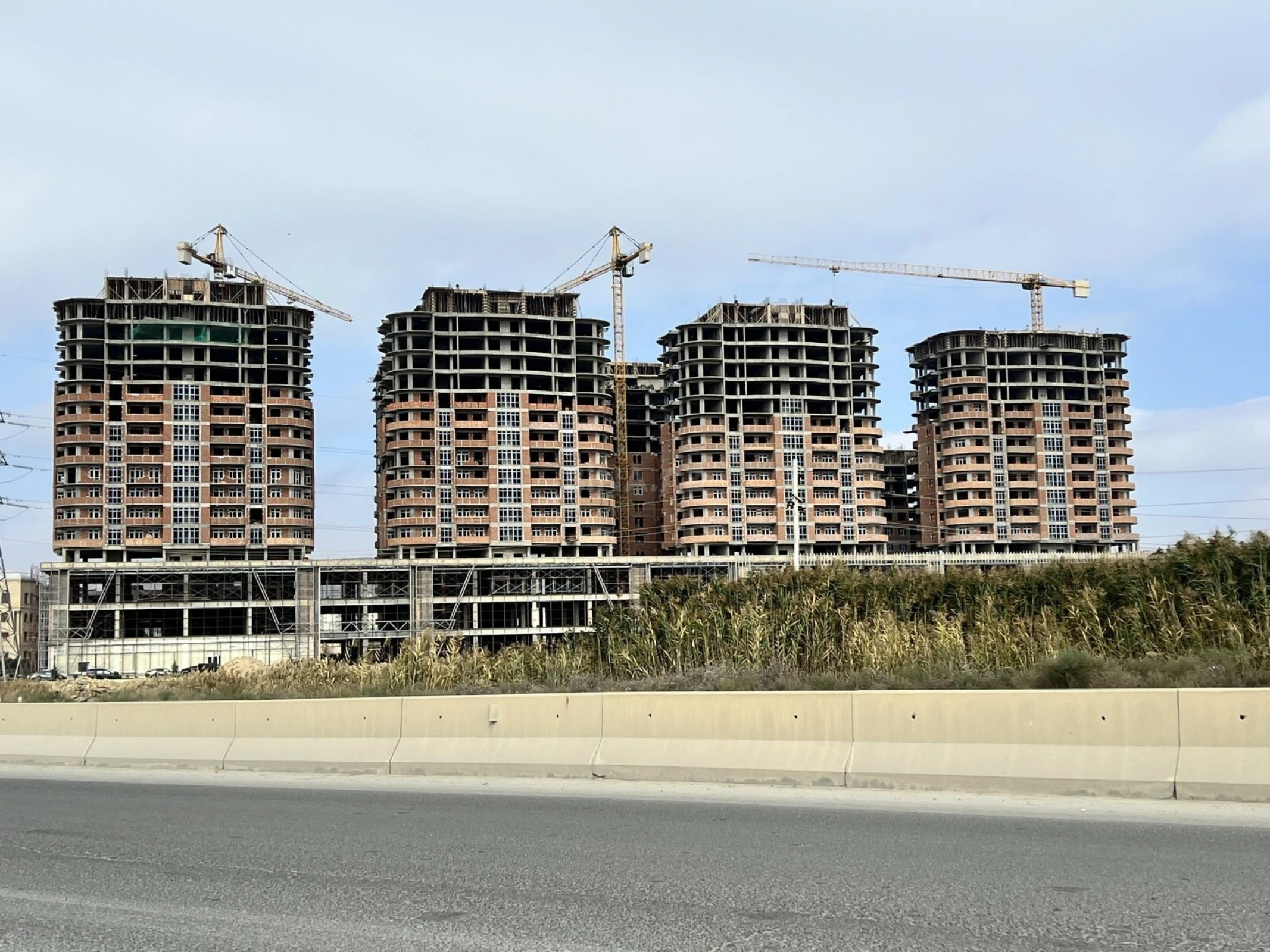 Satılır 2 otaqlı mənzil 83.2 m²