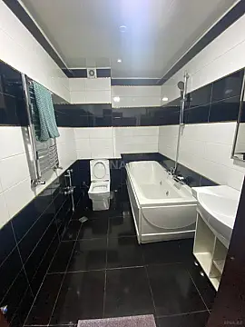 Satılır 2 otaqlı mənzil 107 m²