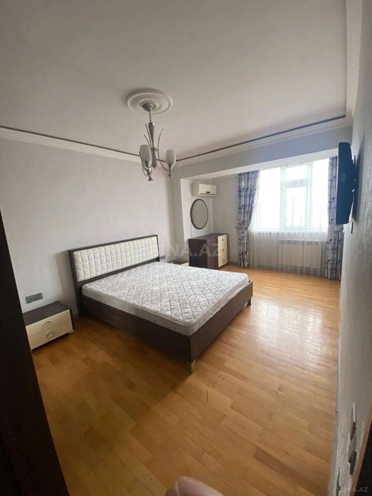 Satılır 2 otaqlı mənzil 107 m²