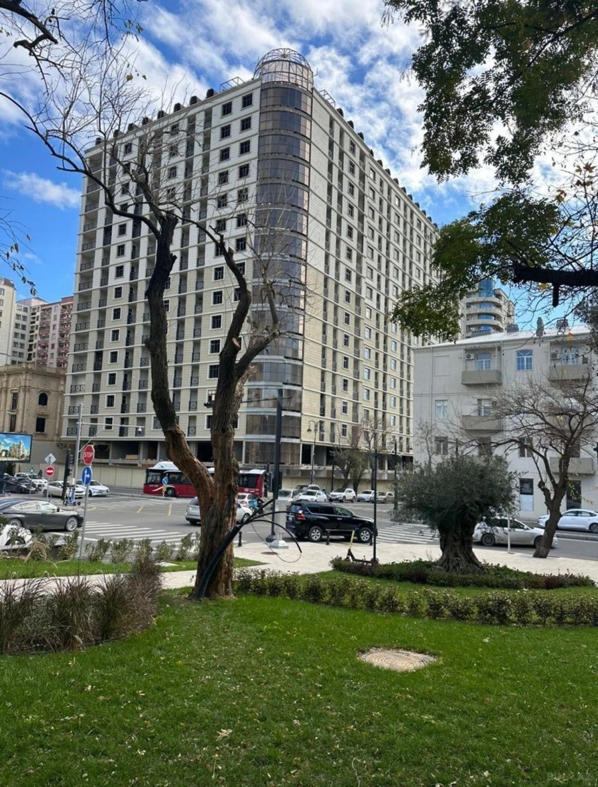 Satılır 3 otaqlı mənzil 157 m²