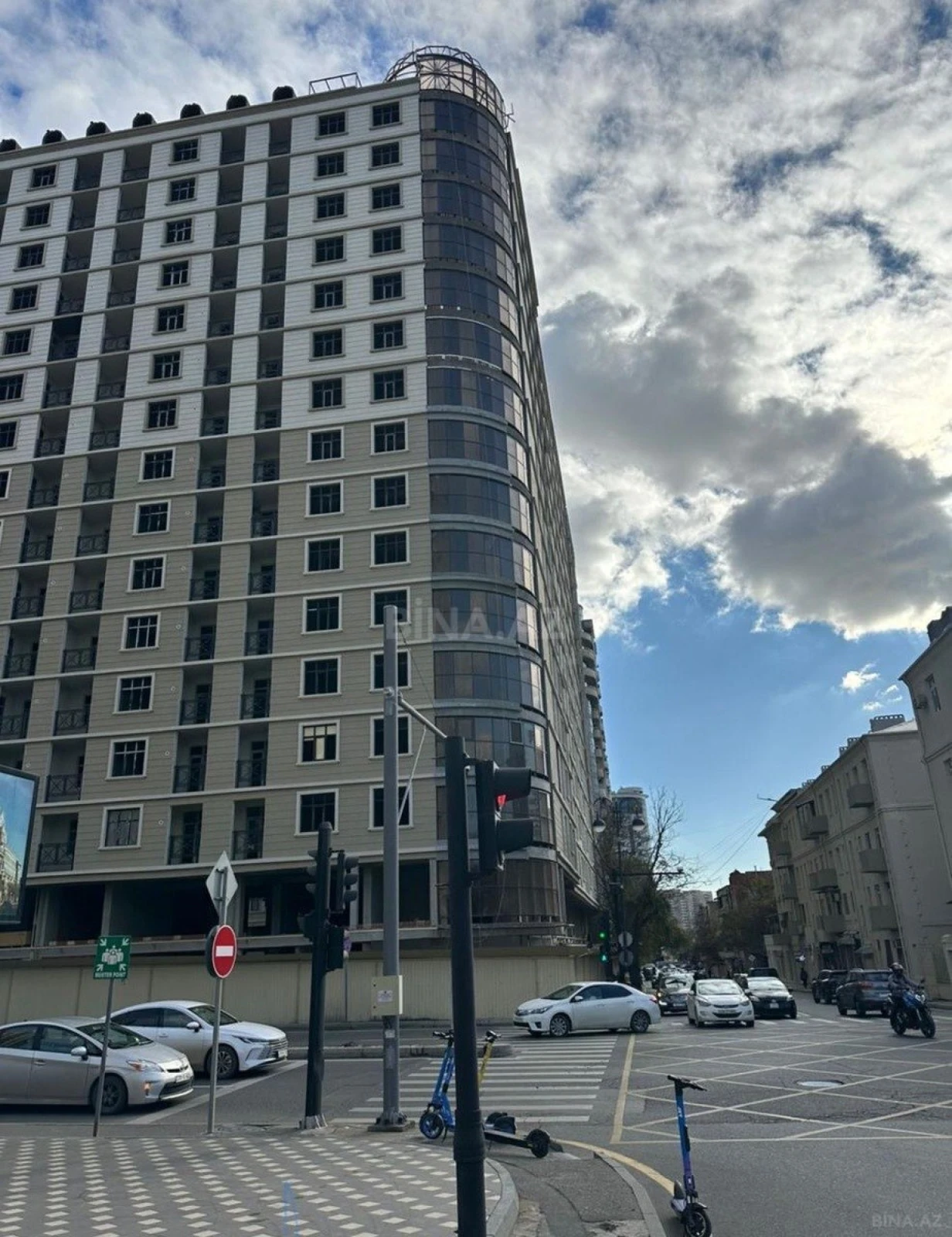 Satılır 3 otaqlı mənzil 157 m²