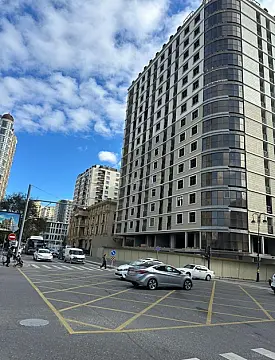 Satılır 3 otaqlı mənzil 157 m²