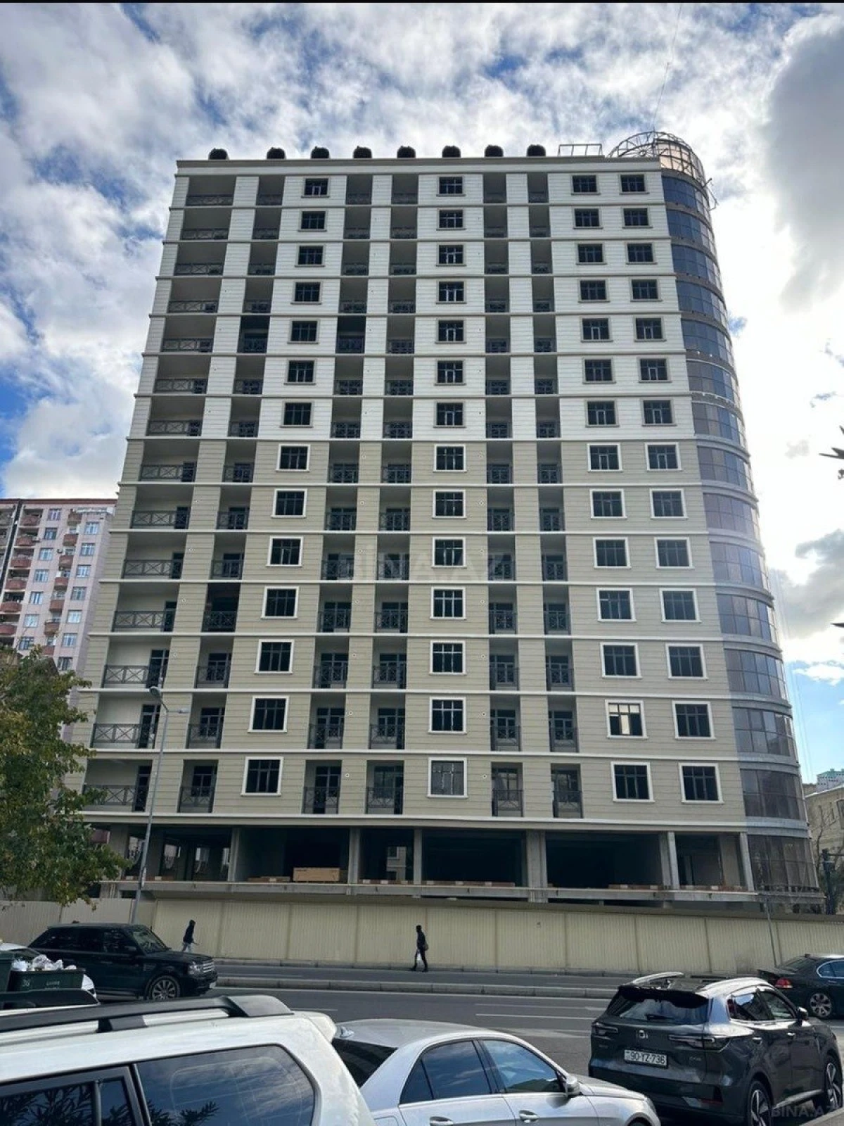 Satılır 3 otaqlı mənzil 157 m²