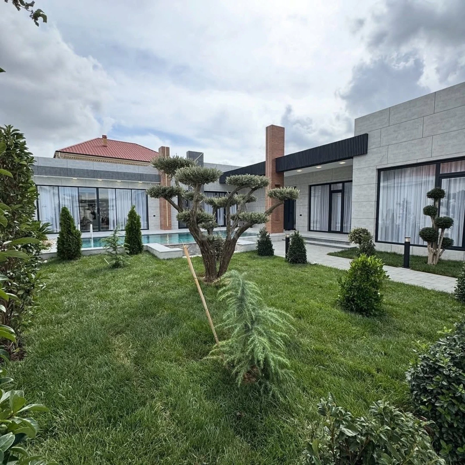 Kirayə verilir 4 otaqlı həyət evi 250 m²