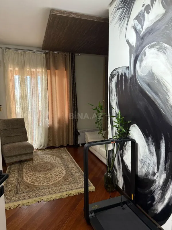 Satılır 5 otaqlı mənzil 245 m²