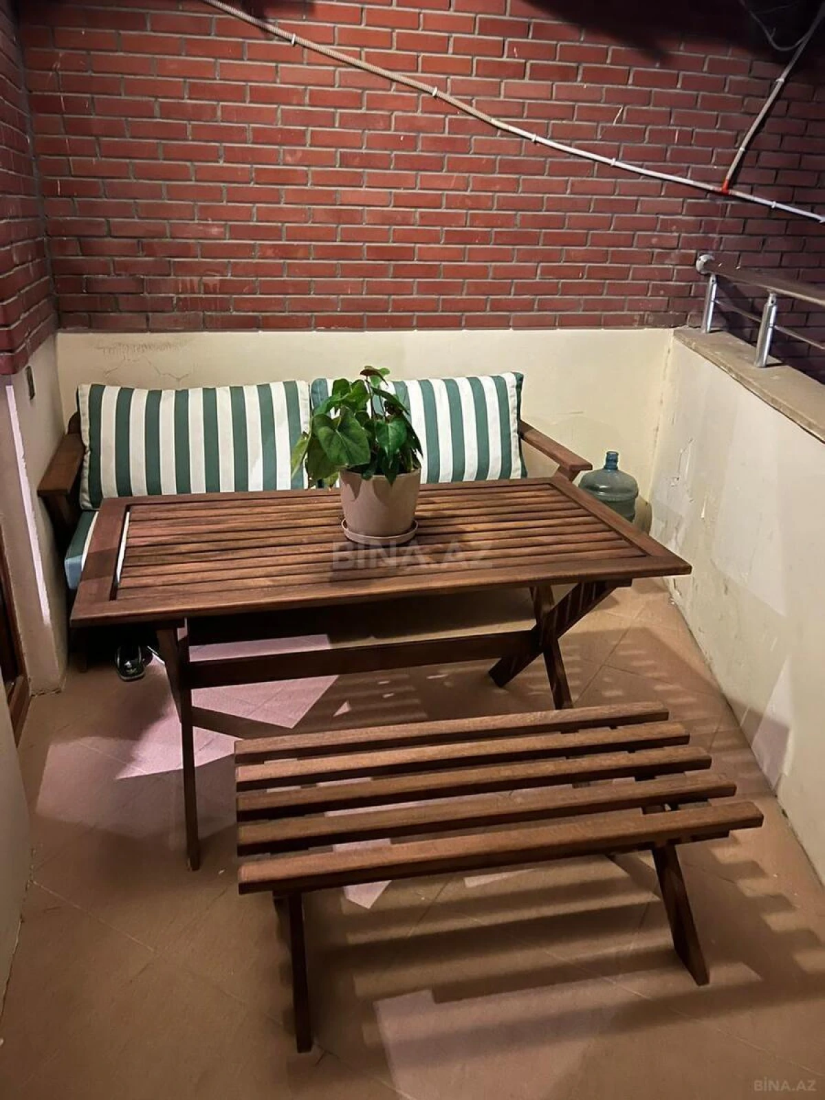 Satılır 5 otaqlı mənzil 245 m²