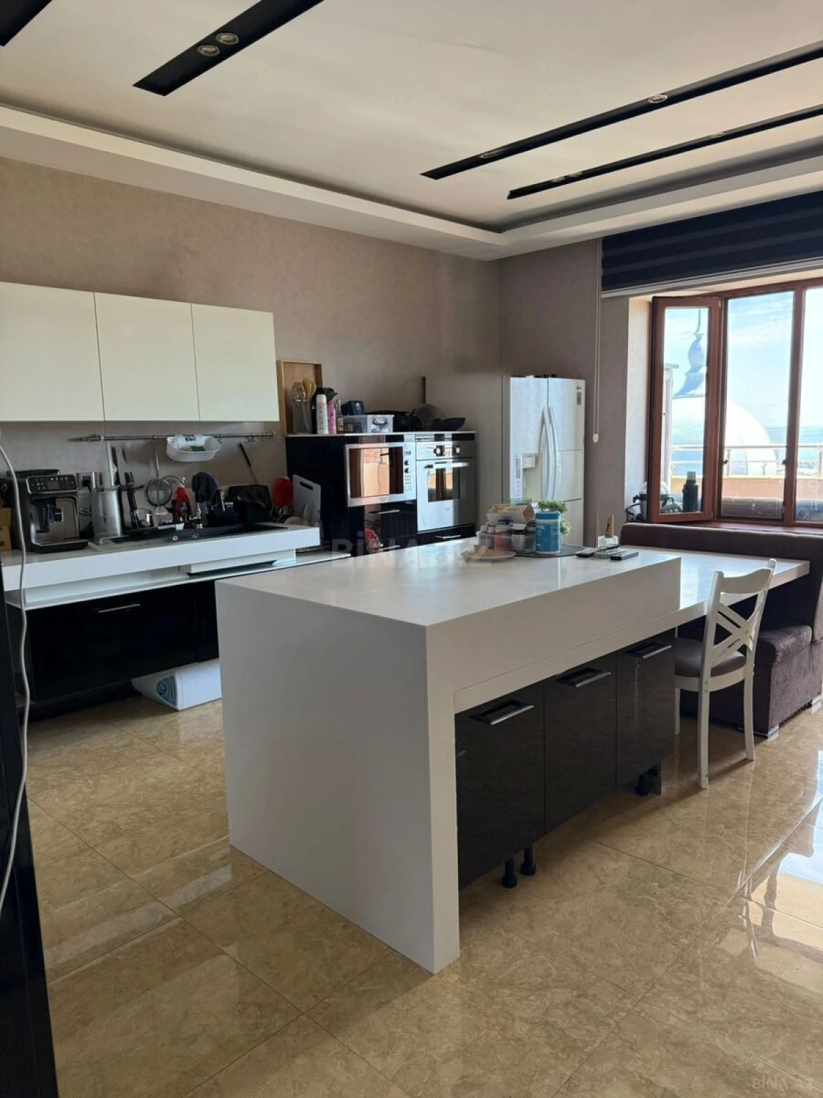 Satılır 5 otaqlı mənzil 245 m²