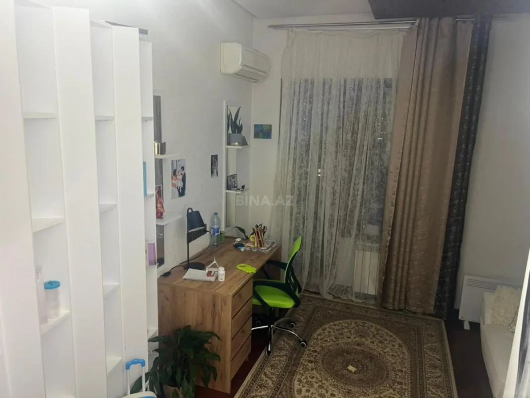Satılır 5 otaqlı mənzil 245 m²