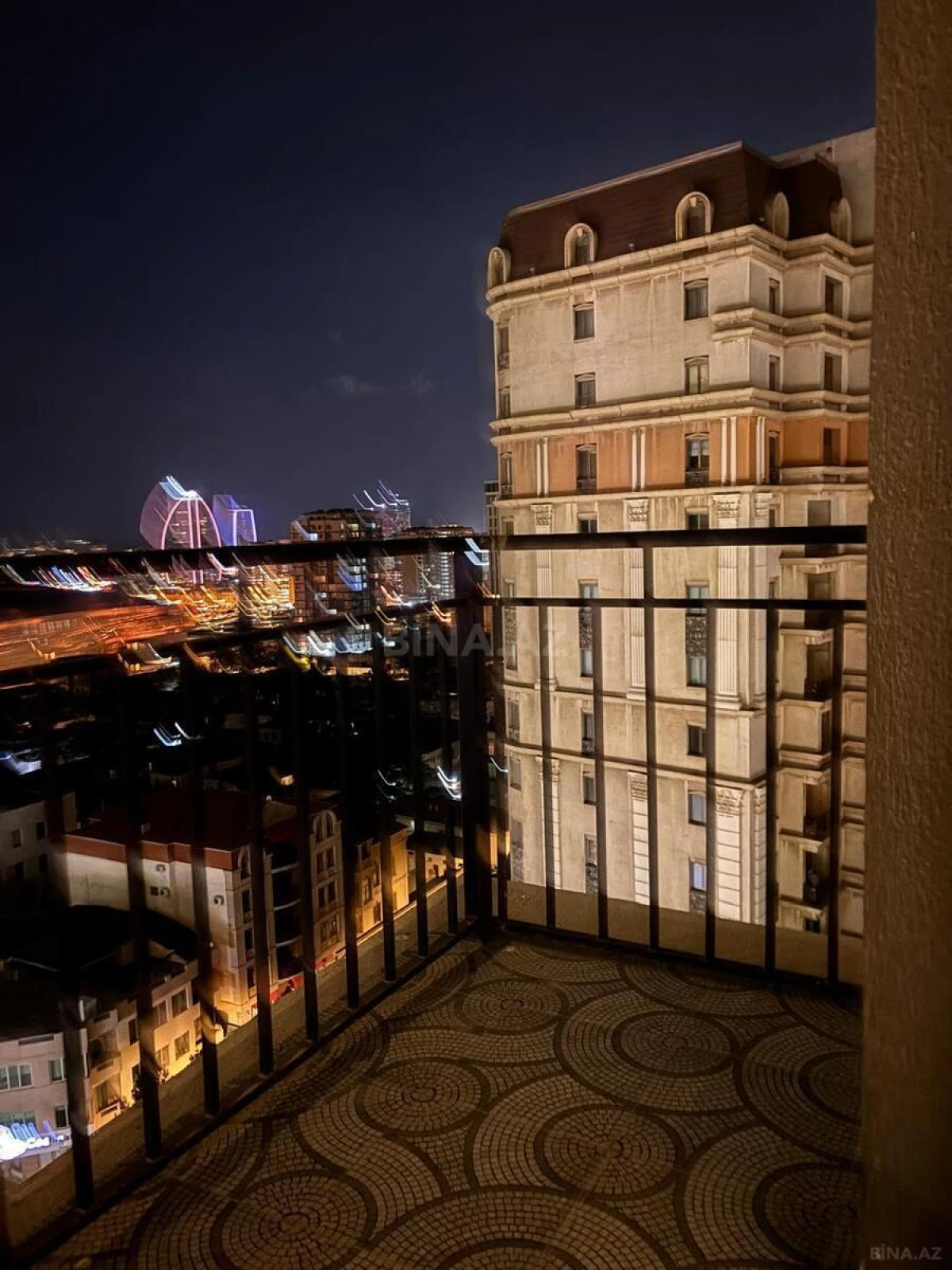 Satılır 4 otaqlı mənzil 136 m²